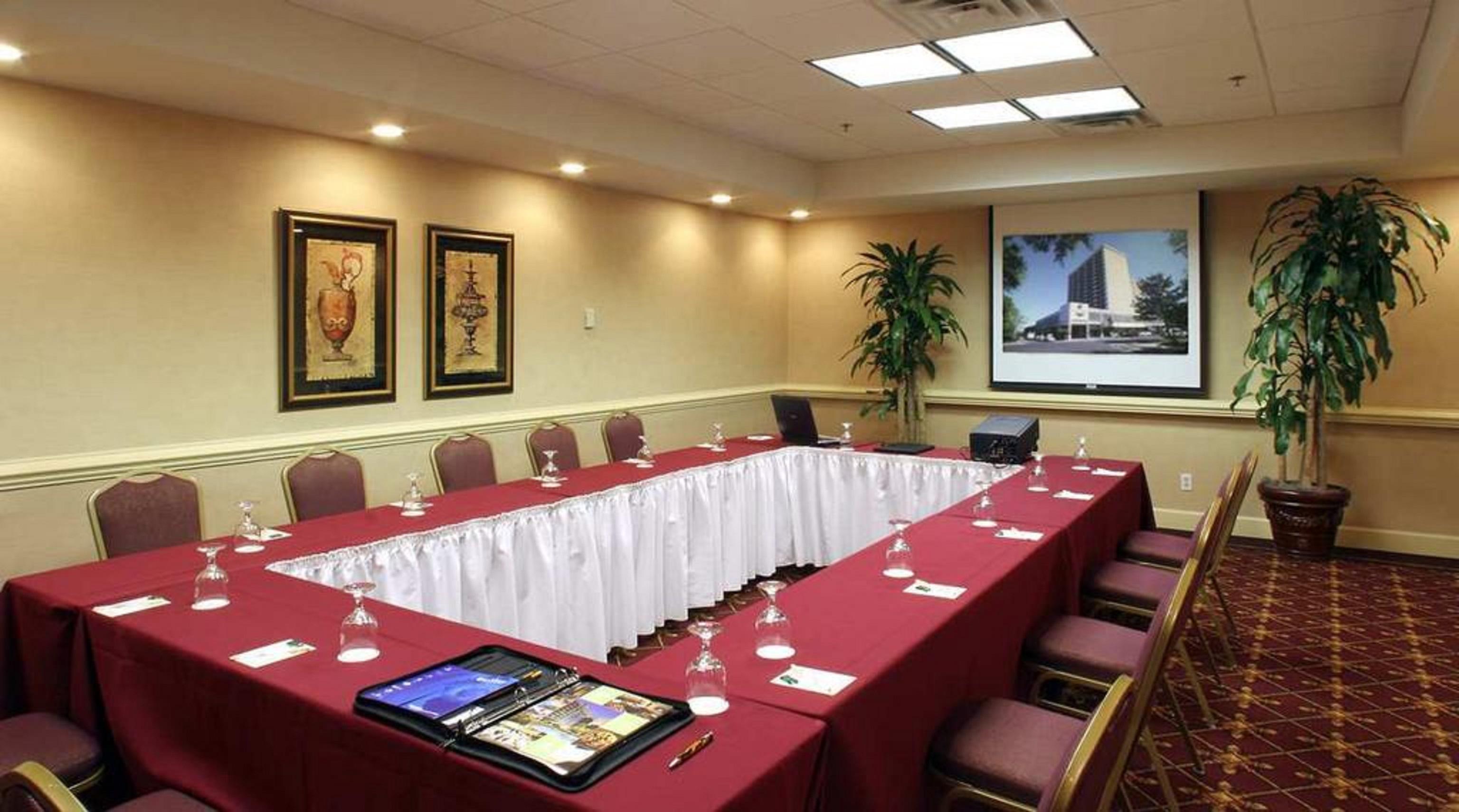Doubletree By Hilton Hotel Tallahassee Exterior photo